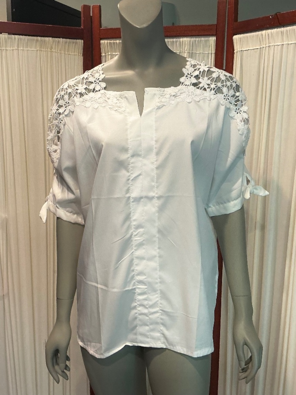 Women's White Lace Shoulder Top Short Sleeved V-Neck Size XL